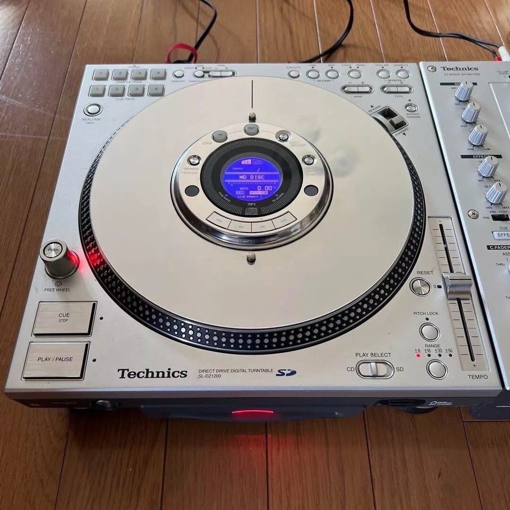 Technics SL-DZ1200 Direct Drive Turntable Working Inside A Full Sized Road Case
