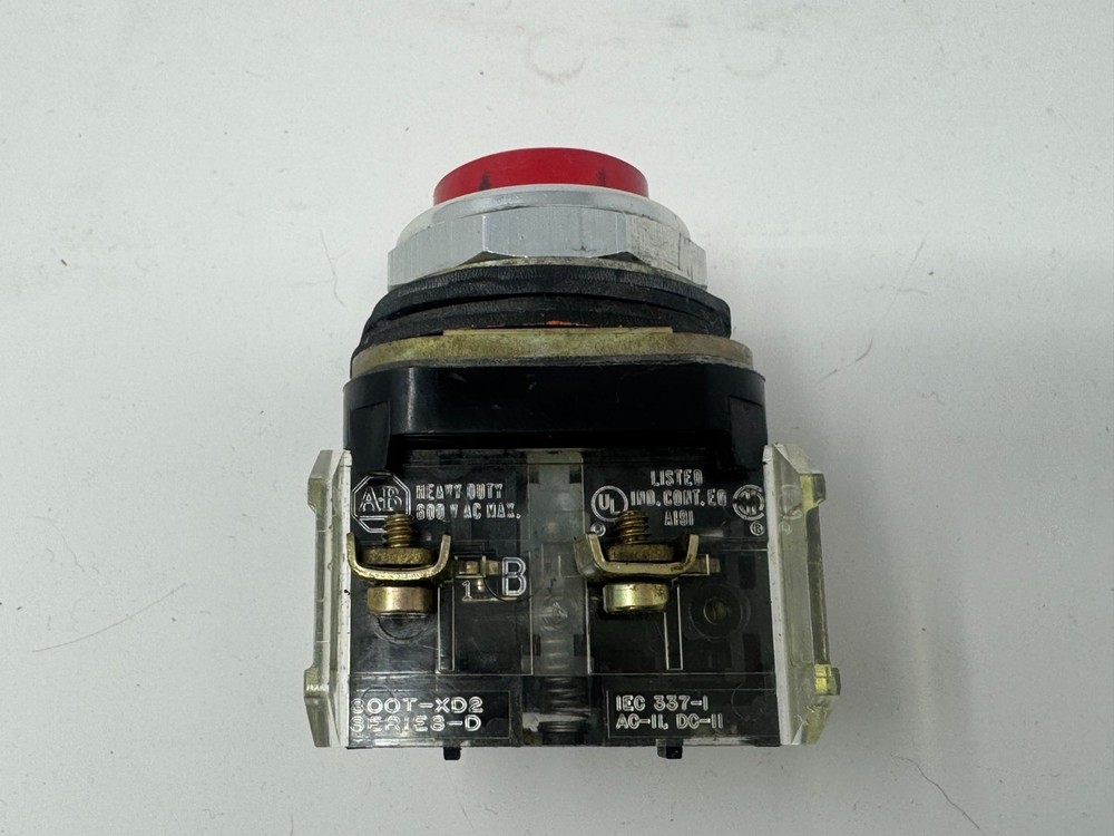 ALLEN-BRADLEY 800T-XD2 SER. D Red Push Button Switch