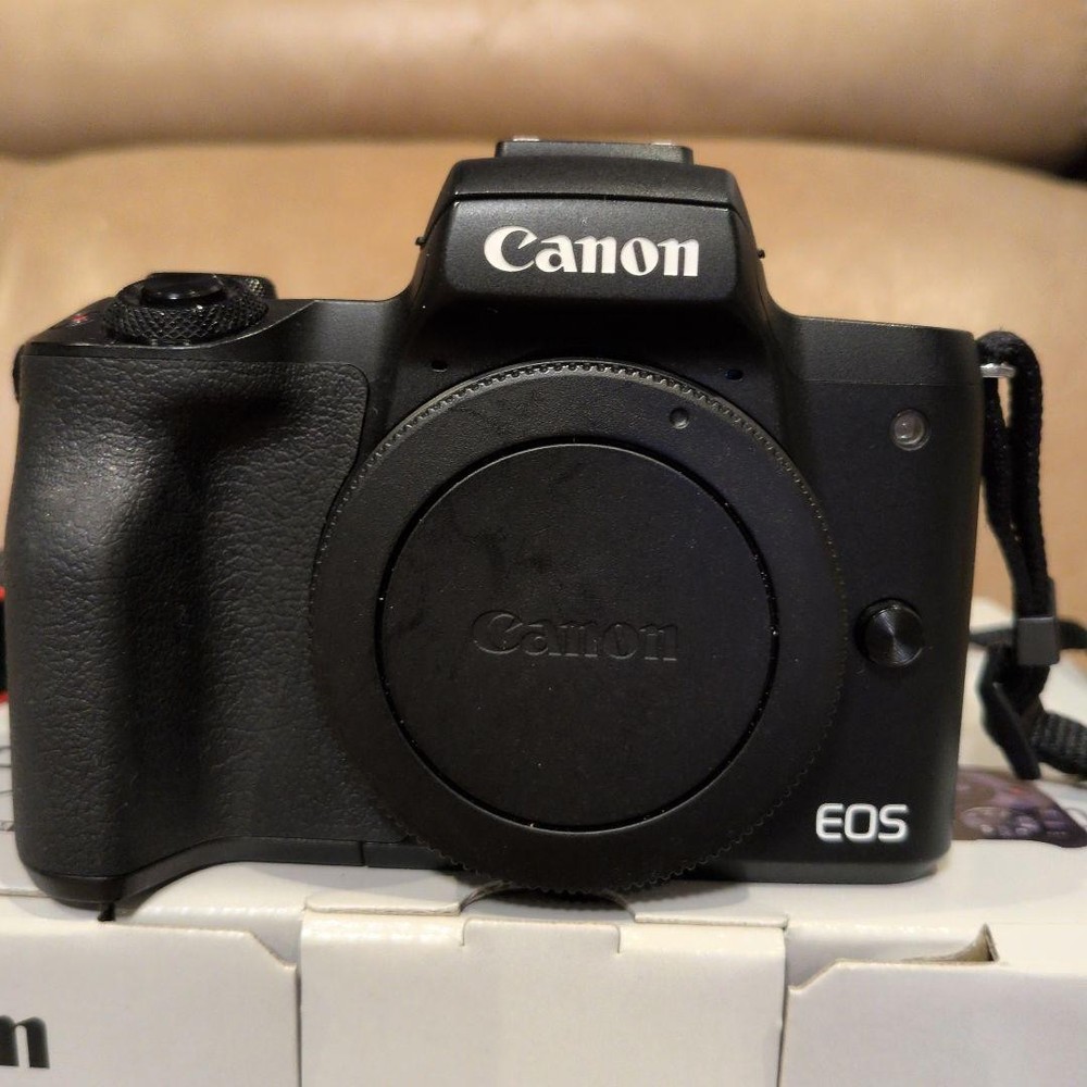 Canon EOS Kiss M 874082