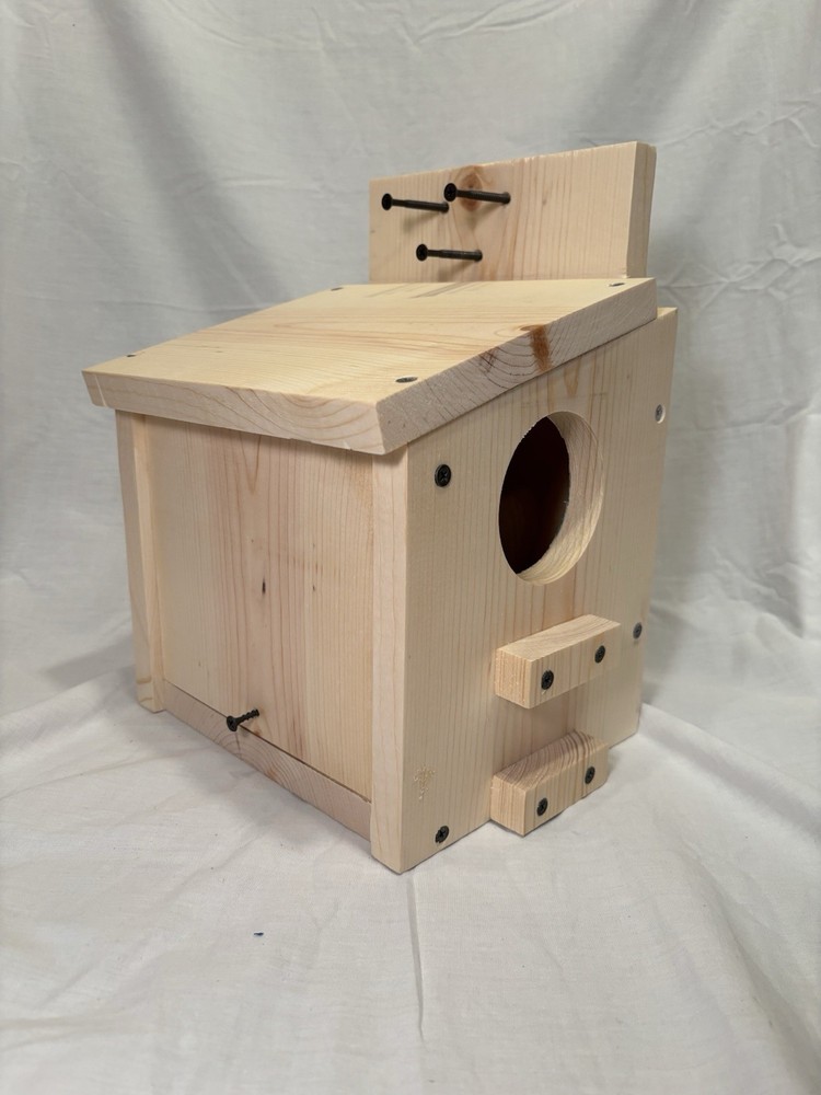 Large Backyard Squirrel/bird House Nesting Box - Awesome Gift