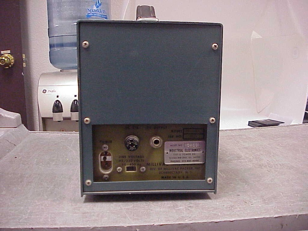 MILLIVAC RF MILLIVOLTMETER MV-828A G-vg | Condition Unknown