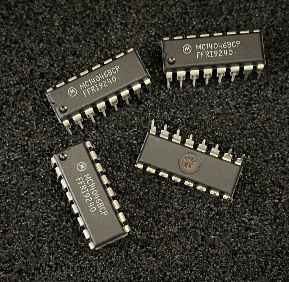 5pc Motorola MC14046BCP CMOS Phase Locked Loop 2-Phase Comparator I.C.  DIP-16P