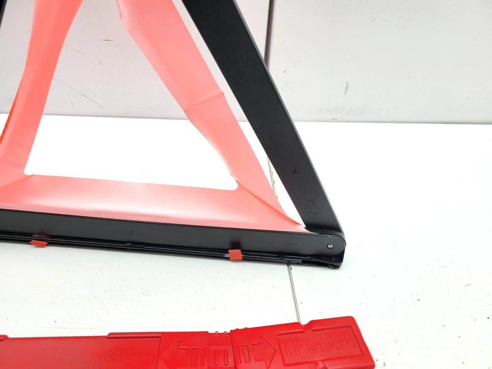 EMERGENCY WARNING HAZARD TRIANGLE 8K0860251 AUDI Q3 2012