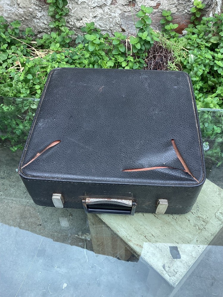 TRIUMPH GABRIELE 35 TYPEWRITER. CURSIVE TYPEFACE. GERMANY 1972