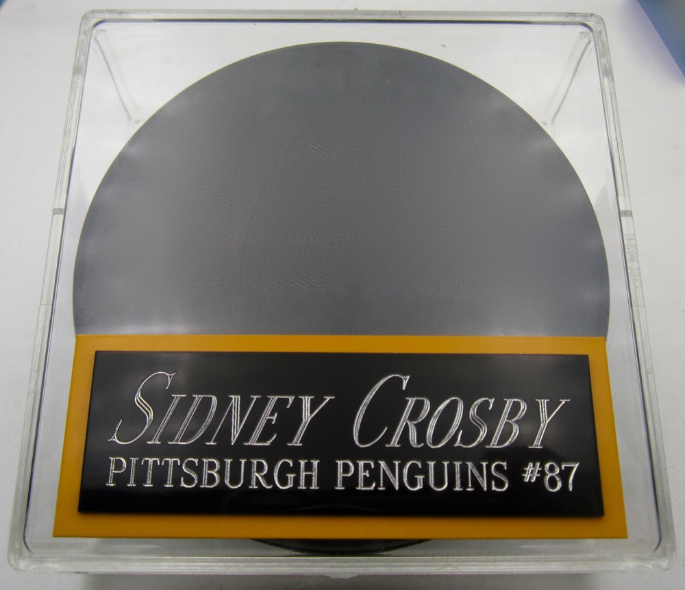 GERRY CHEEVERS BOSTON BRUINS NAMEPLATE AUTOGRAPHED Signed Puck Display CUBE CASE