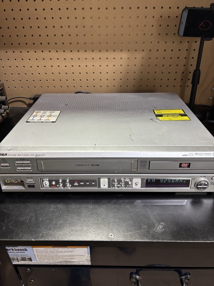 RCA  HTS‑2500 DVD/VCR Combo DVD + VHS unit powers on untested