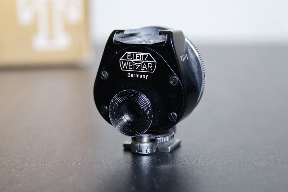 Leica E.LEITZ WETZLAR UNIVERSAL VIEW FINDER