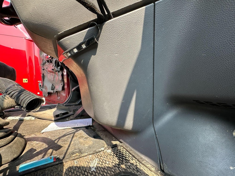 2013-2027 Peterbilt 579 KICK Dash Panel - Used