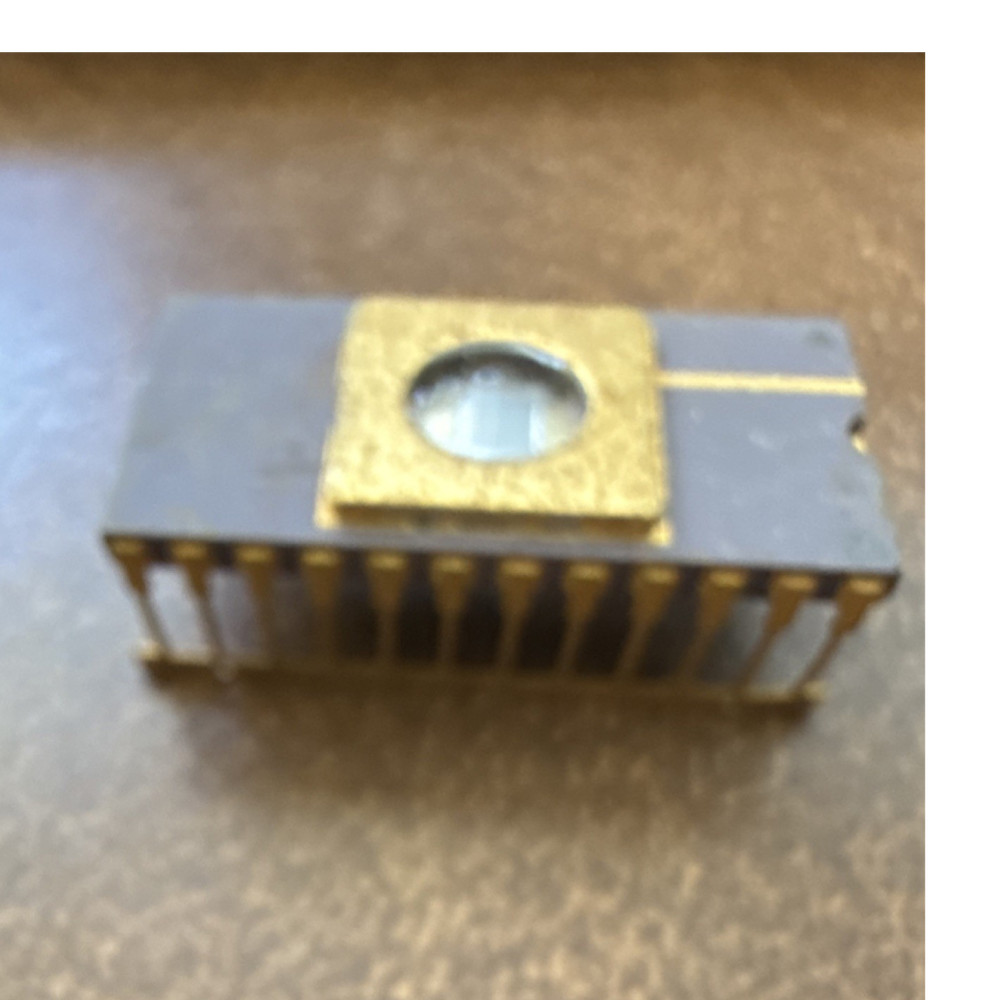 Ceramic EPROM Memory IC Gold Pins Window Parallel Through-Hole 24-Pin