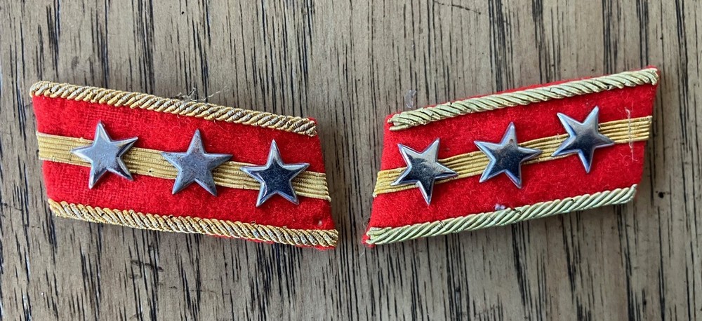 CAPTAIN COLLAR INSIGNIA
