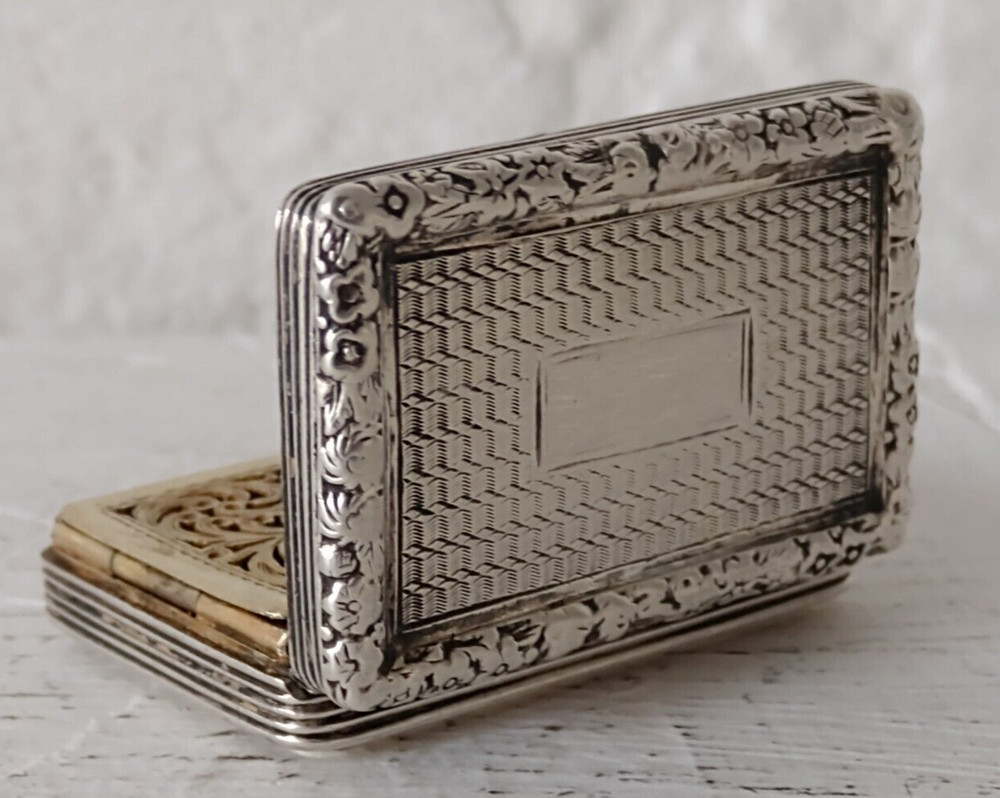 Fine Quality Georgian Solid Silver Vinaigrette - Birm. 1825.