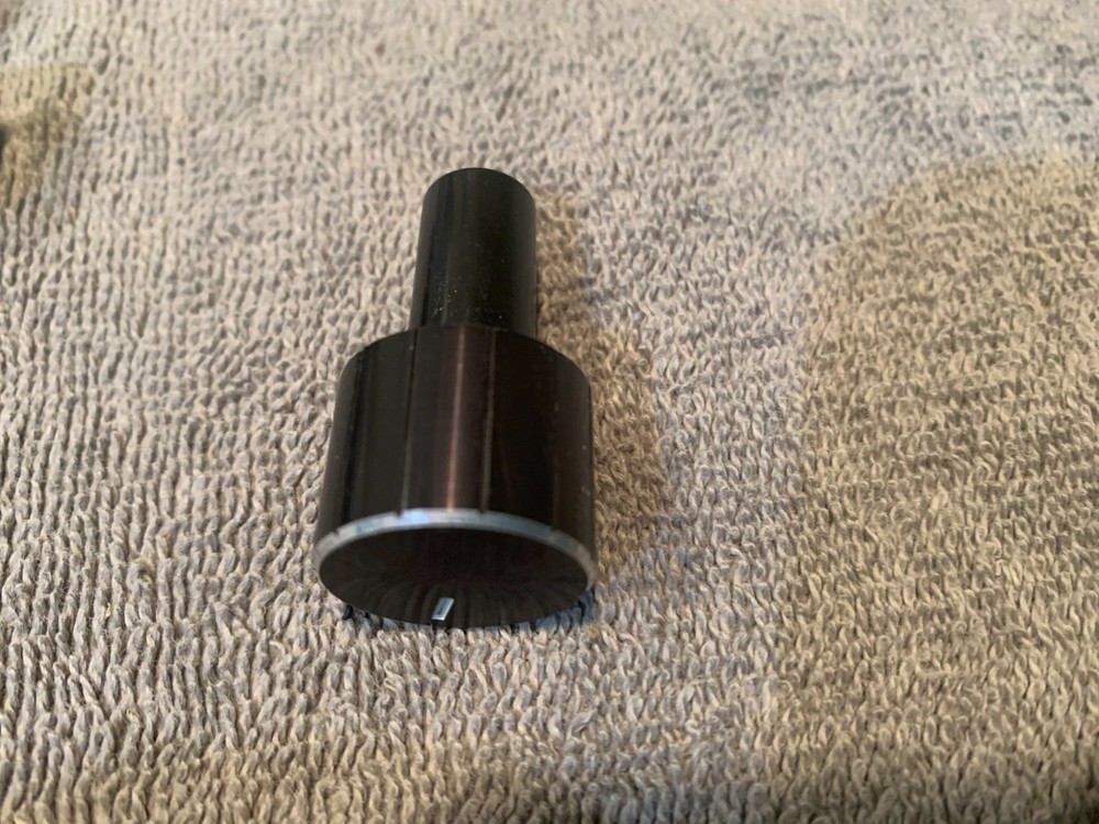 Heathkit AA-2010 Stereo Amplifier - Knob