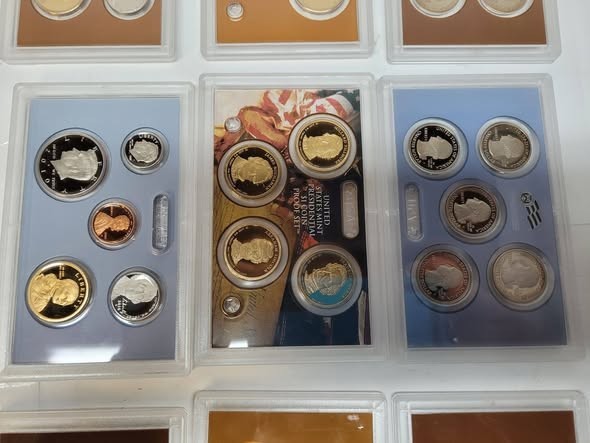2005 2010 2011 coin proof sets / sn3824 r3