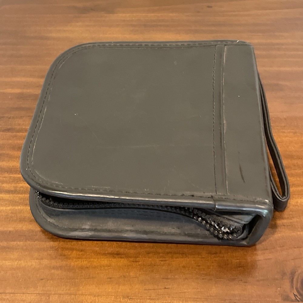 Fellowes CD Case Zips Holds 32 CDs Games Discs Snap Button Strap Black