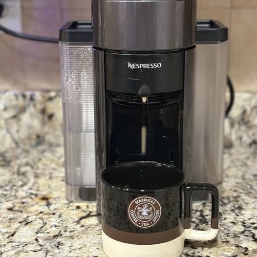 De'Longhi Nespresso Evoluo Coffee & Espresso Machine