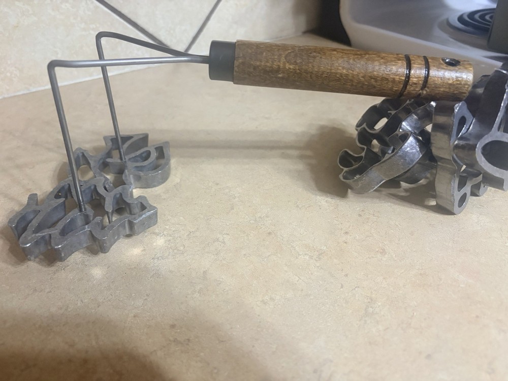 Vintage Cast Aluminum Cookie Press w/ Multiple Plate