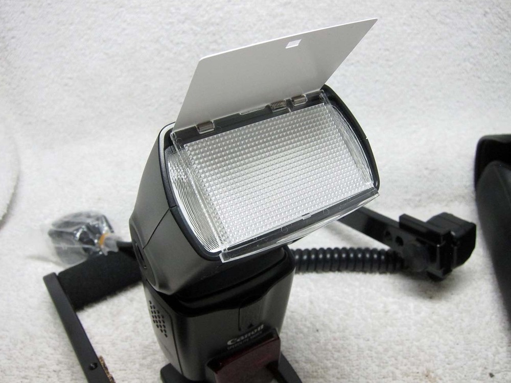 Canon Speedlite 580EX EOS Electronic FLASH w/Case + Custom BRACKET & Synch Cord