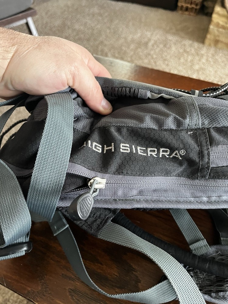 High Sierra Hydration Backpack W/ Bladder