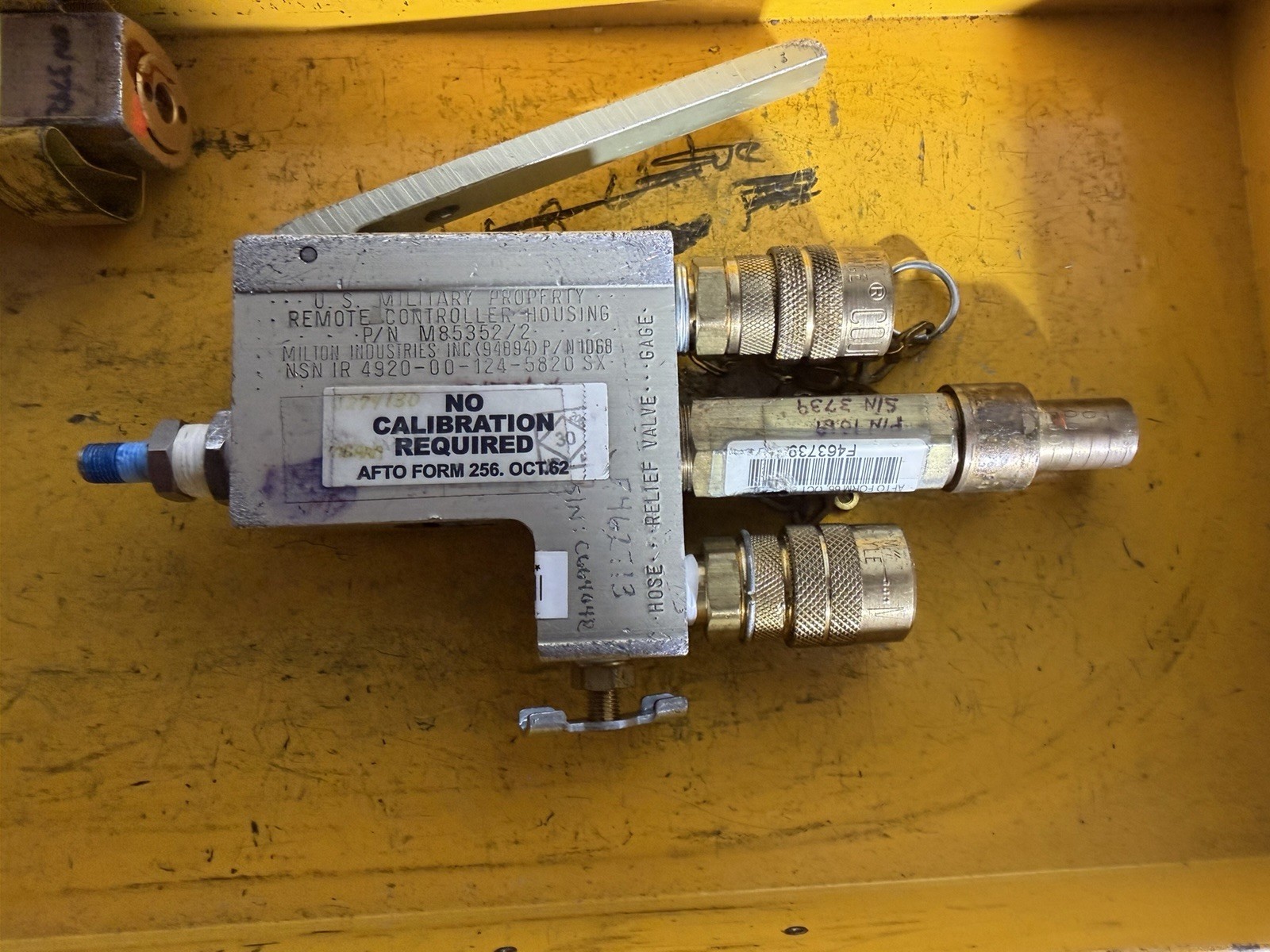 Milton 1065 Inflator Kit Military M85352/1 81349 aviation pressure gauge