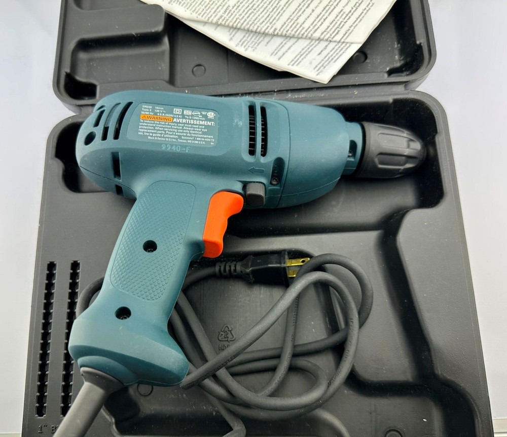 Black and Decker DR220 Corded 3/8" Variable Speed Drill with Case. Tested