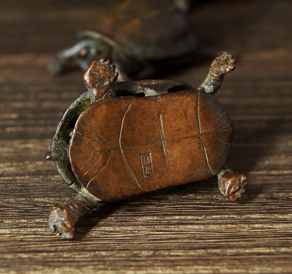 Netsuke Bronze Turtle, Signed, Head & Tail can Move. extreme Detailed.
