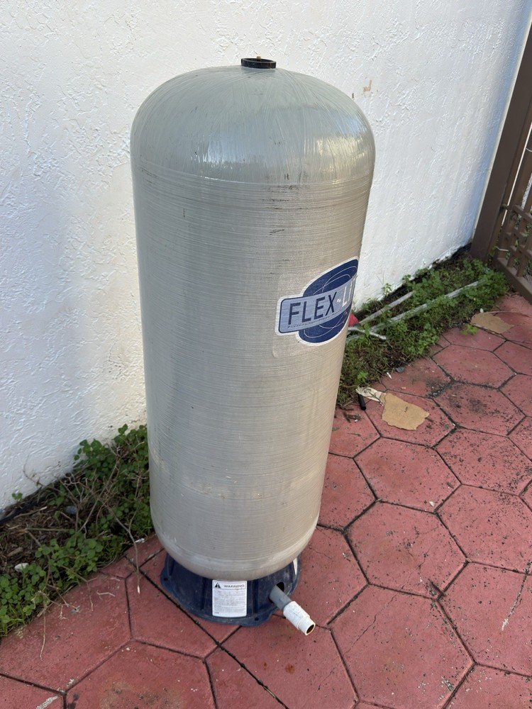 Flex Con FL12 Water Well Pump Pressure Tank