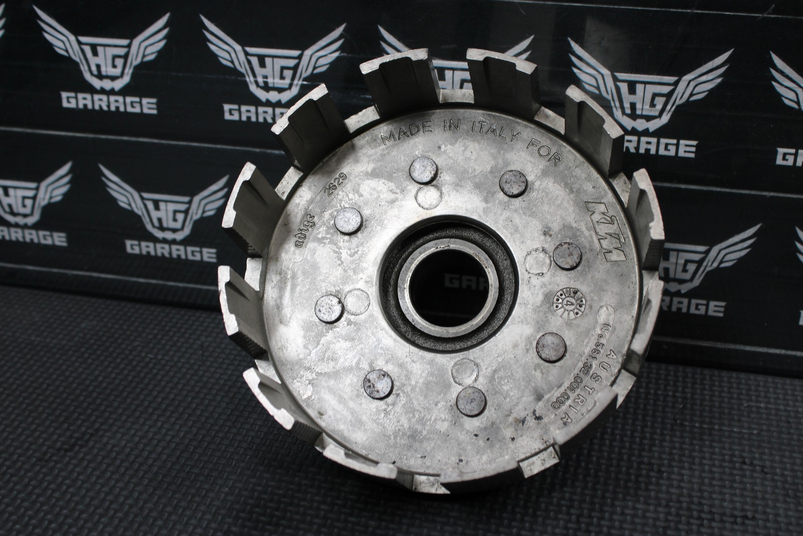 2000 KTM 250 300 EXC OEM COMPLETE CLUTCH BASKET W PLATES INNER OUTER HUBS GOOD