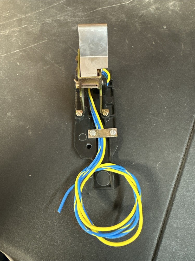 SQUARE D AUX SWITCH (USED) LA11212