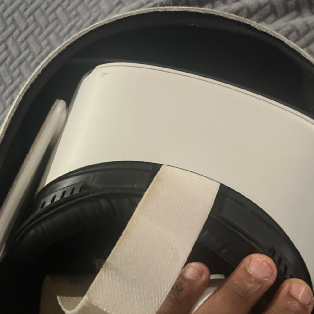 Meta Quest 2 Standalone VR Headset White Plastic Virtual Reality Headset