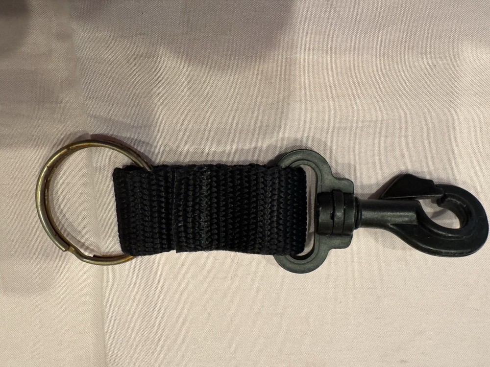 SCUBA REGULATOR / 2 ACCESSORY CLIP NICE!