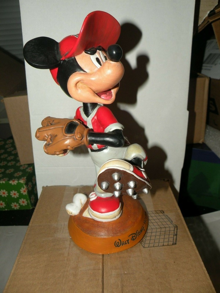WALT DISNEY WORLD BASEBALL MICKEY MOUSE BOBBLEHEAD GREY & RED UNIFORM PITCHER