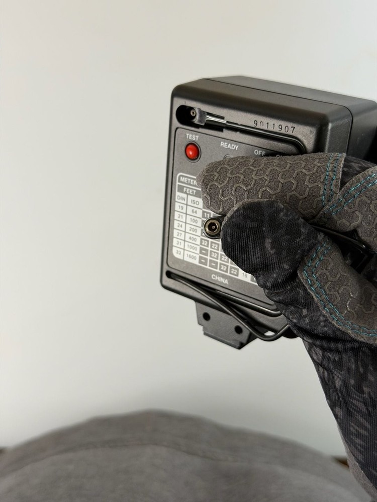 Vivitar 2000 Automatic Electronic Flash Unit