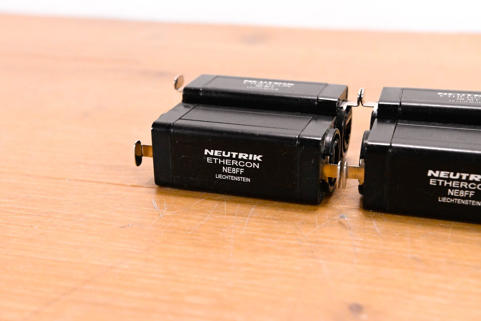 Neutrik NE8FF etherCON RJ45 Feedthrough Coupler Adapter (Pack of 4) CG01XVQ