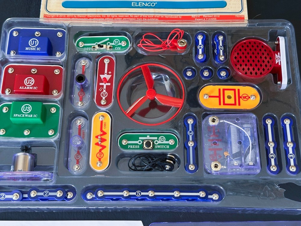 Snap Circuits Jr. SC-100 Electronics Exploration Kit COMPLETE