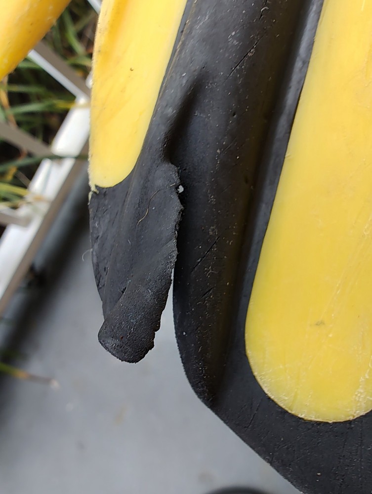 Mares XL yellow & black open heal find
