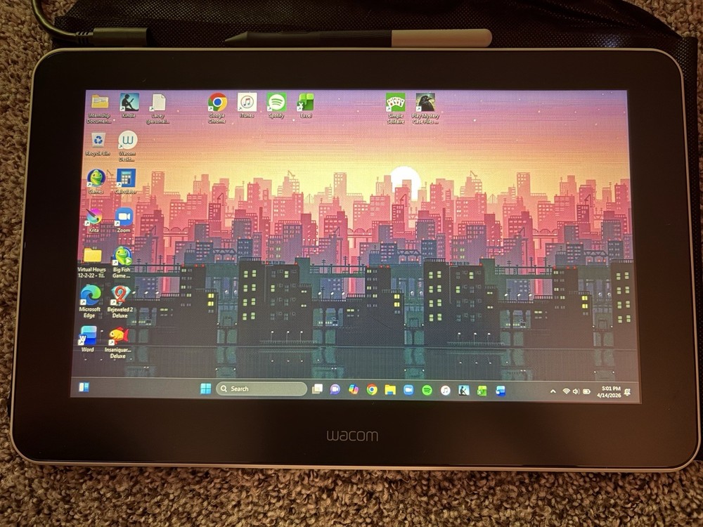 Wacom One Graphics Tablet Pen Display USB Wired with Pen and Cables