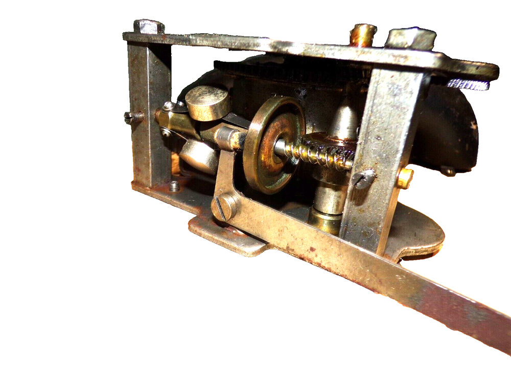 BRUNSWICK PORTABLE DISC PHONOGRAPH MODEL 102