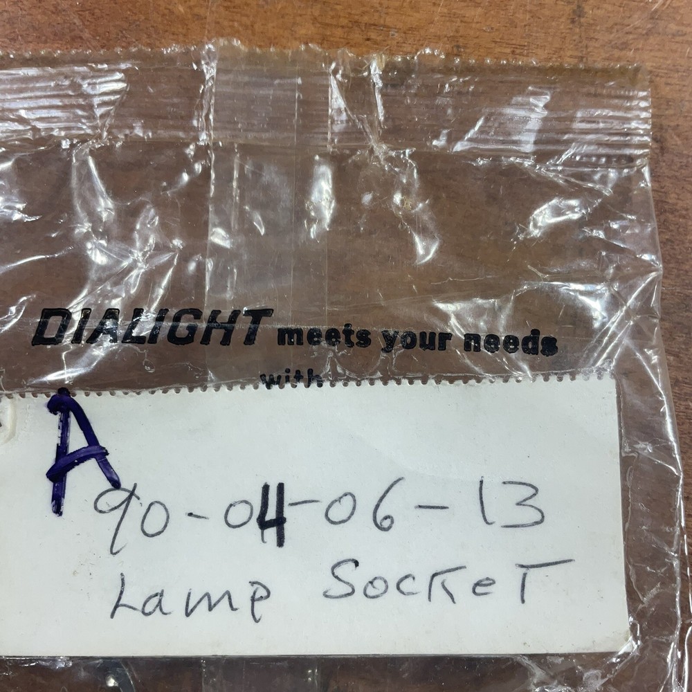 DIALIGHT LAMP BASE SERIES A 81-0410-01-303