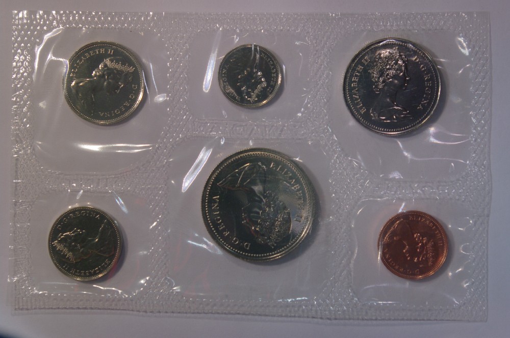 1977 Uncirculated Mint Set With COA and