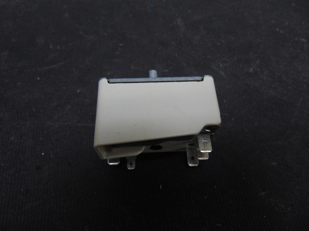 GE Range JBP66B0B1AD Infinite Control Switch WB24T10029