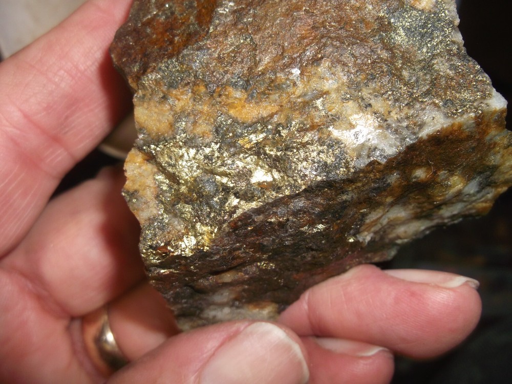 Gold, silver, copper, 197 grams samples ,ore high grade .