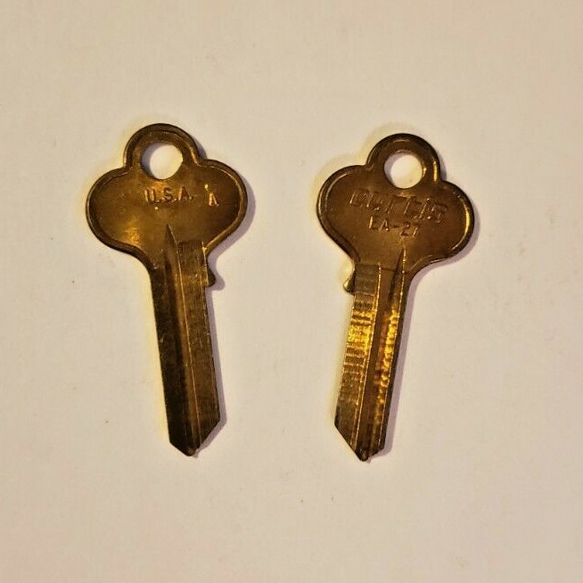 EA27 Curtis BRASS 2 KEY BLANKS, NOS