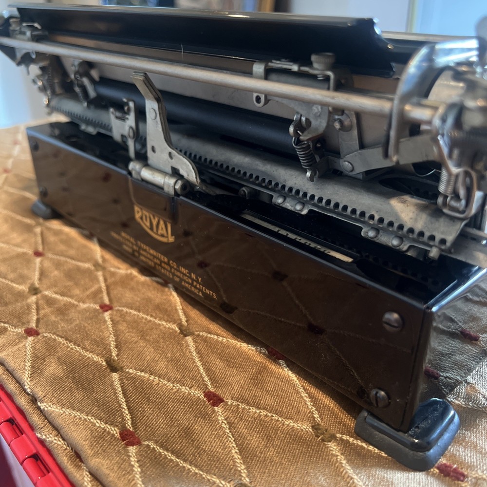 Royal Portable Typewriter 1934 Model with Original Case