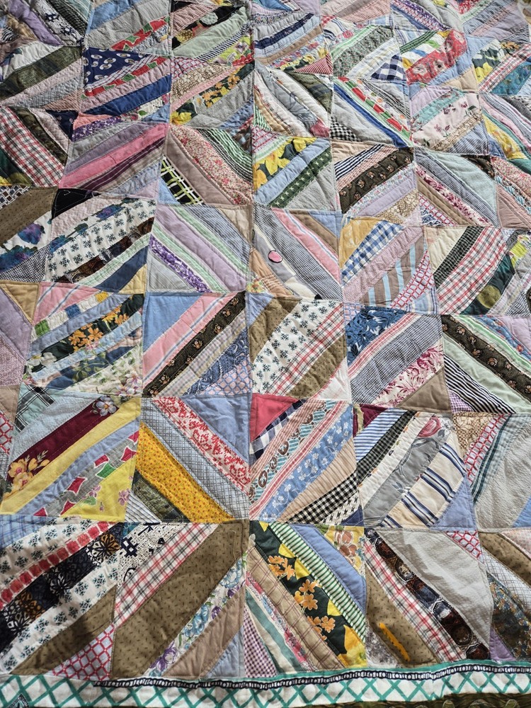QUILT. 78X96. MACHINE QUILTED. 100 DIFFERENT PATTERNS