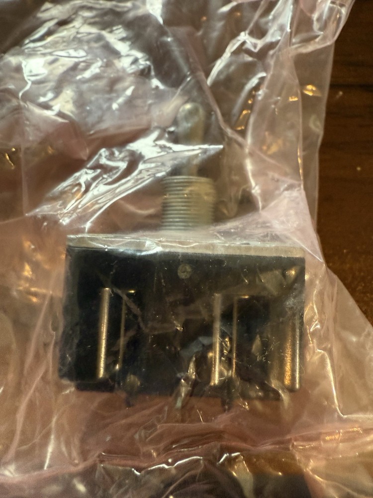 EATON TOGGLE SWITCH 4TL173-70