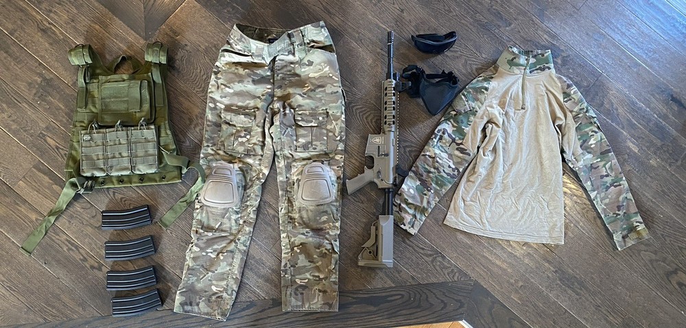 Elite Force CFR Airsoft M4 ( Starter Pack)