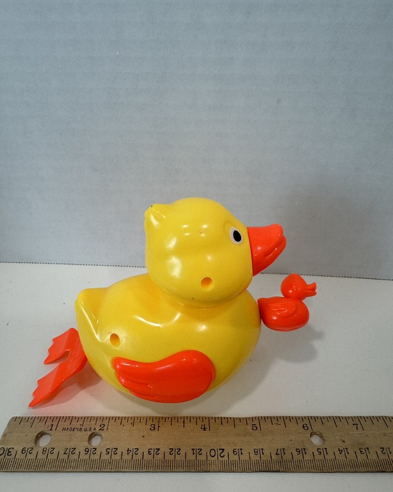 Swimming Duck Pull String Bath Toy