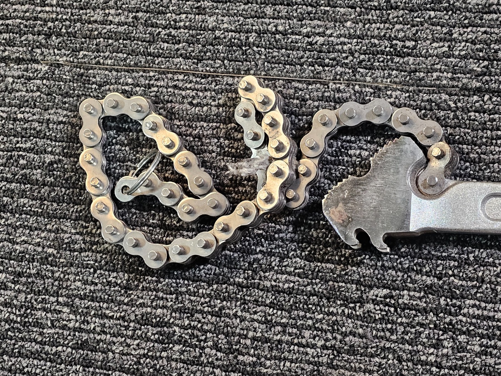 VEVOR 24-inch Chain Wrench Steel Straight Handle Tool with Chain in Silver