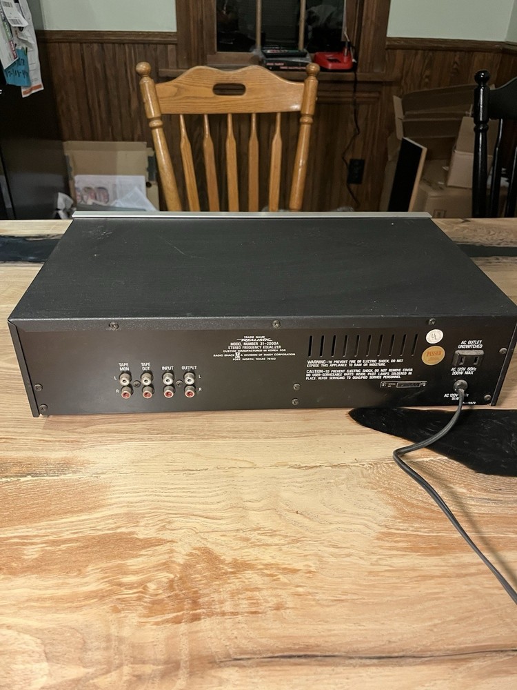 Realistic 31-2000A Stereo Graphic Equalizer Front Panel Silver Faceplate