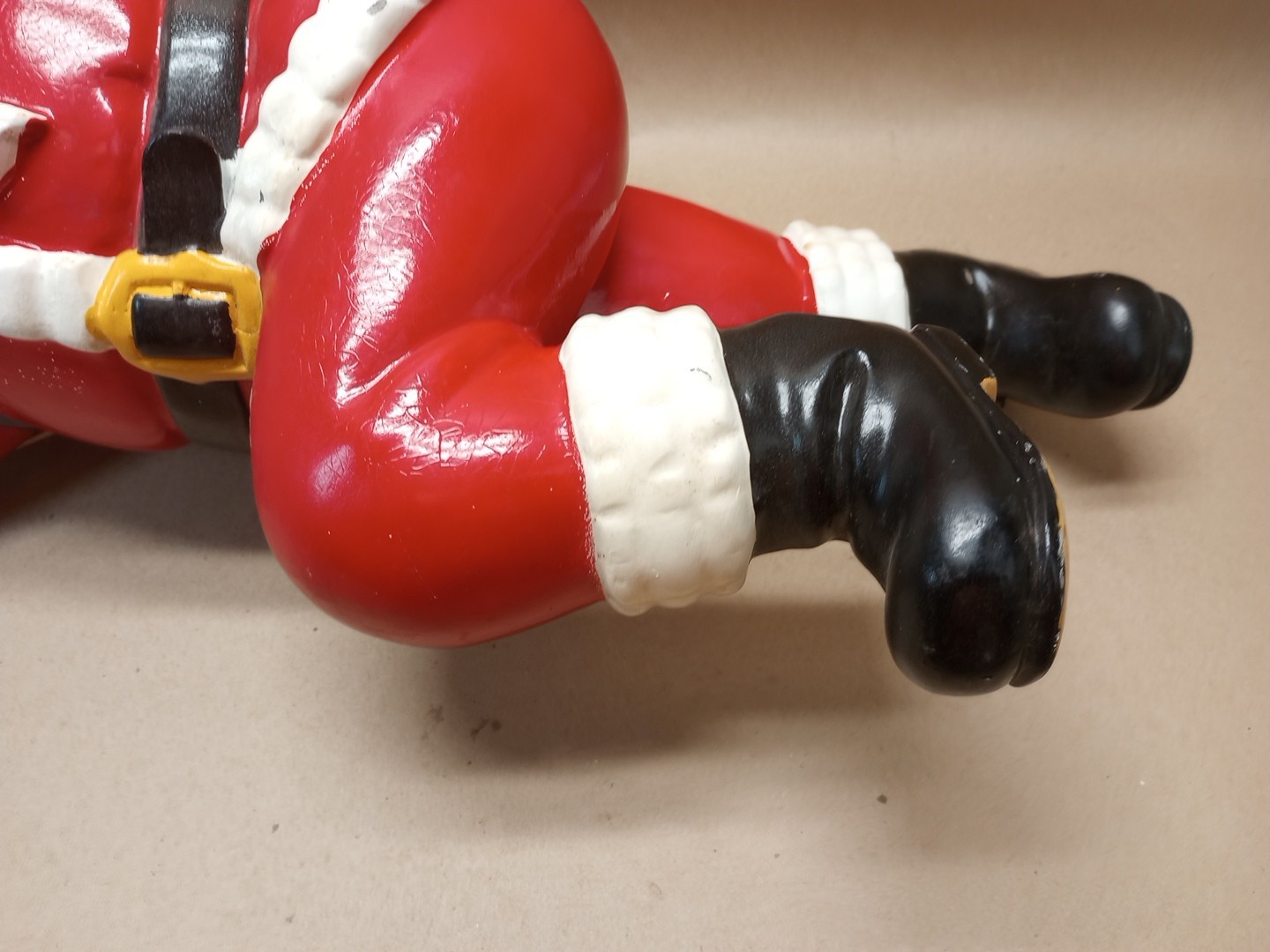 1997 Barthelmess Inc - Climbing Santa Claus Resin Indoor Outdoor